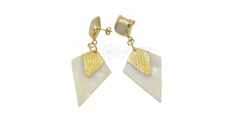 Romantic White Shell and Pearl Leaf Earrings – Gold-Plated Finish