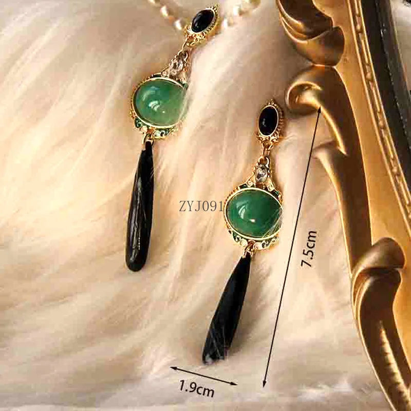 Vintage Green Glass Tassel Pendant Earrings – Antique Court Style