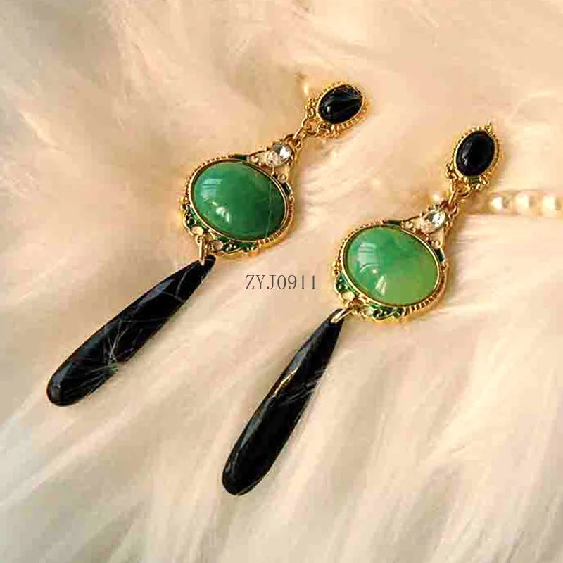 Vintage Green Glass Tassel Pendant Earrings – Antique Court Style